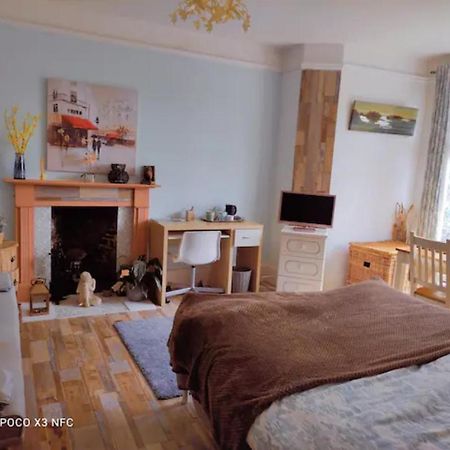 Magnolia House Guest Accommodation ฟาลมัธ ภายนอก รูปภาพ