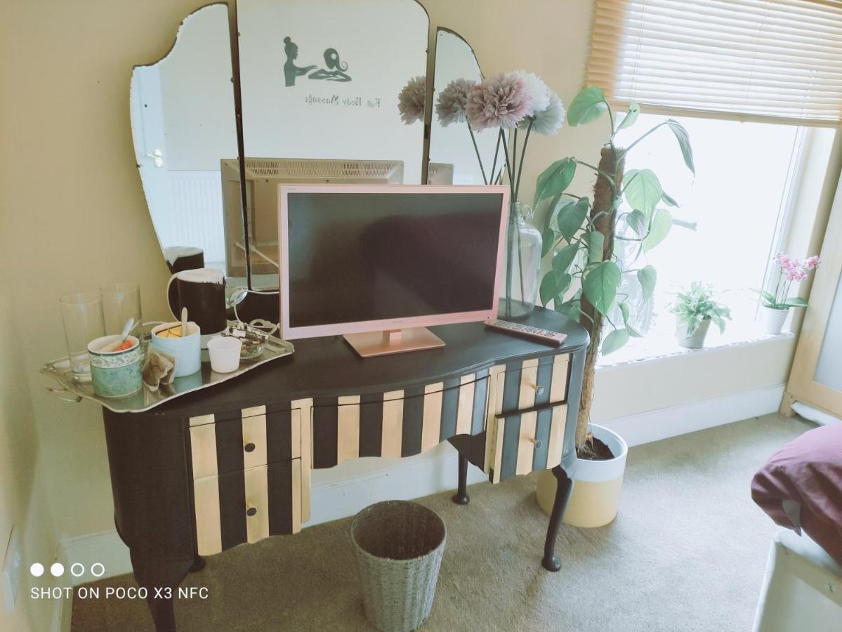 Magnolia House Guest Accommodation ฟาลมัธ ภายนอก รูปภาพ